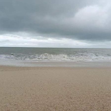 By The Sea Batu Ferringhi Διαμέρισμα Εξωτερικό φωτογραφία
